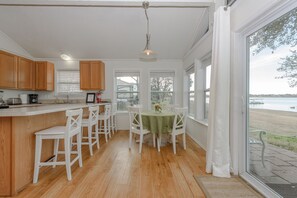 Dining -  WaterFront Rentals Lake Lewisville- Lake Houses near each other (Frisco)