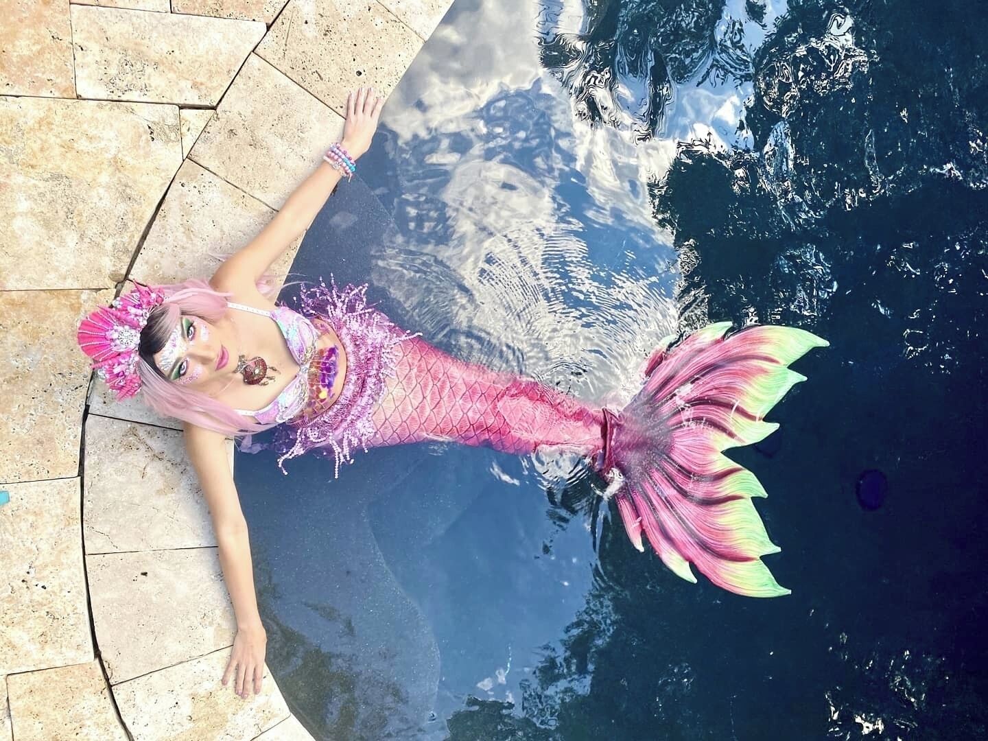 室外游泳池，恒温泳池