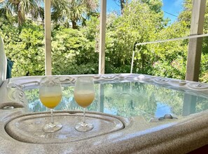 Tina de hidromasaje al aire libre