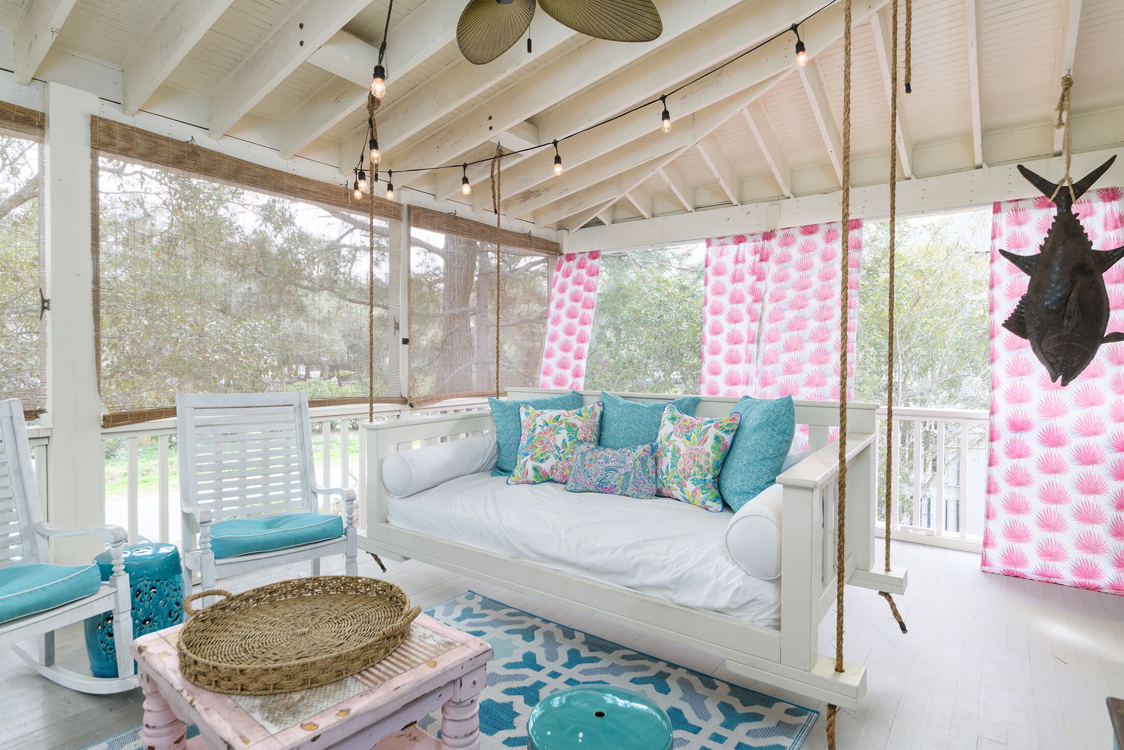 The Salty Mermaid Cottage, Private Heatable Pool & Hot Tub, Walk to Beach