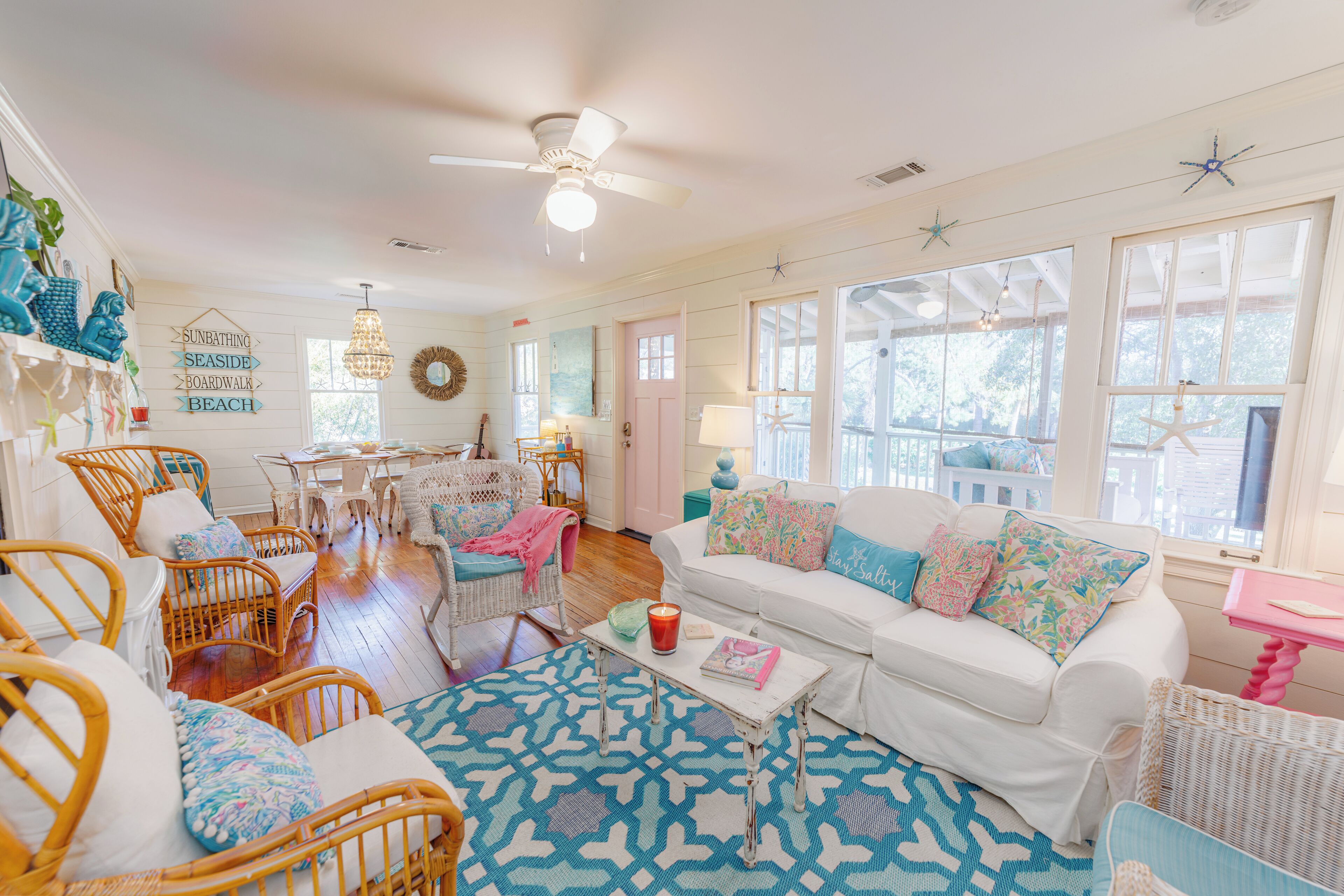 Smart TV, fireplace, ping pong, books