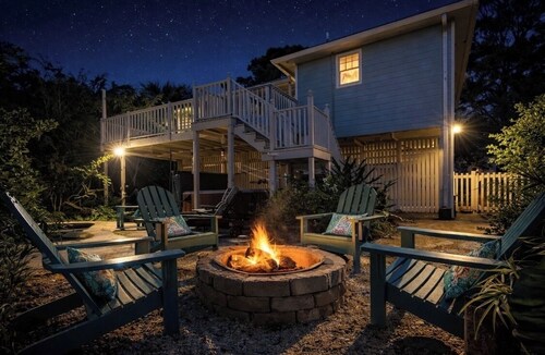 Salty Mermaid Cottage, PRIVATE Heated Pool + Hot Tub Cabana, Walk to Beach