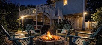 Salty Mermaid Cottage, PRIVATE Heated Pool + Hot Tub Cabana, Walk to Beach