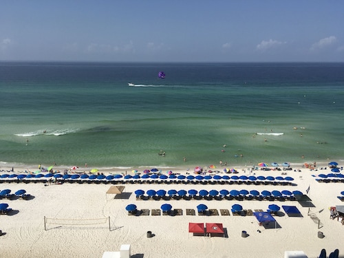 Beachfront 9th Floor Luxury Condo! (Seasonal Beach Chair Service Included!)