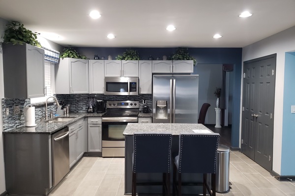 Kjøleskap, mikrobølgeovn, ovn og oppvaskmaskin