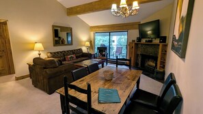 Televisio, takka, DVD-soitin