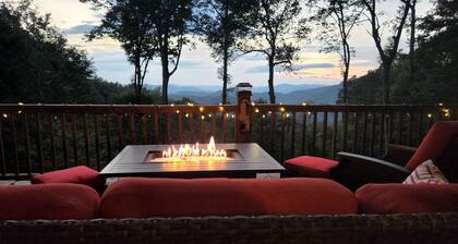 Get-Away Mountain Cabin. Bañera de hidromasaje, vistas a la montaña, sala de juegos cerca de Asheville