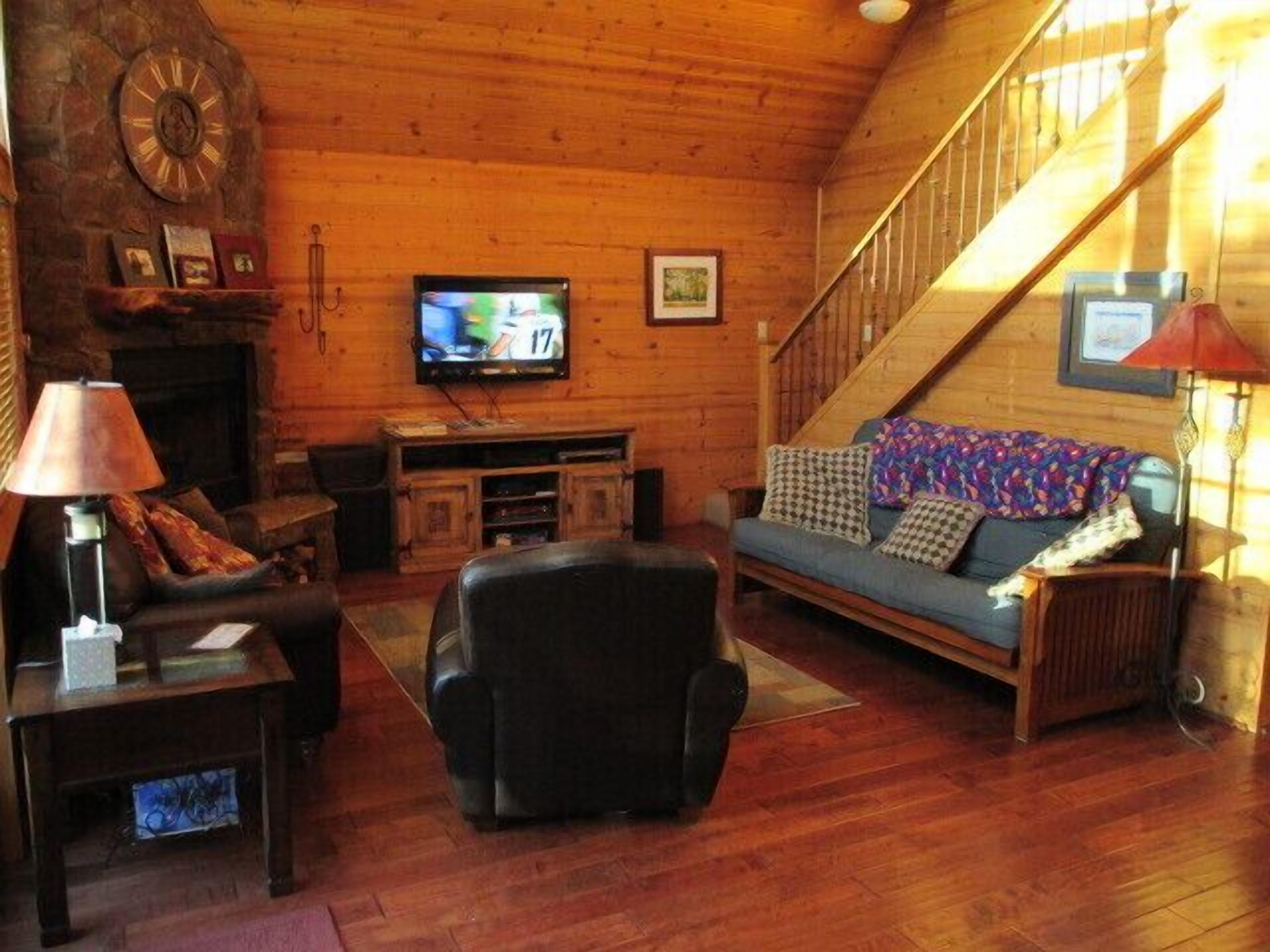 Great Reviews and all home conveniences - Fully Remodeled Cabin!
