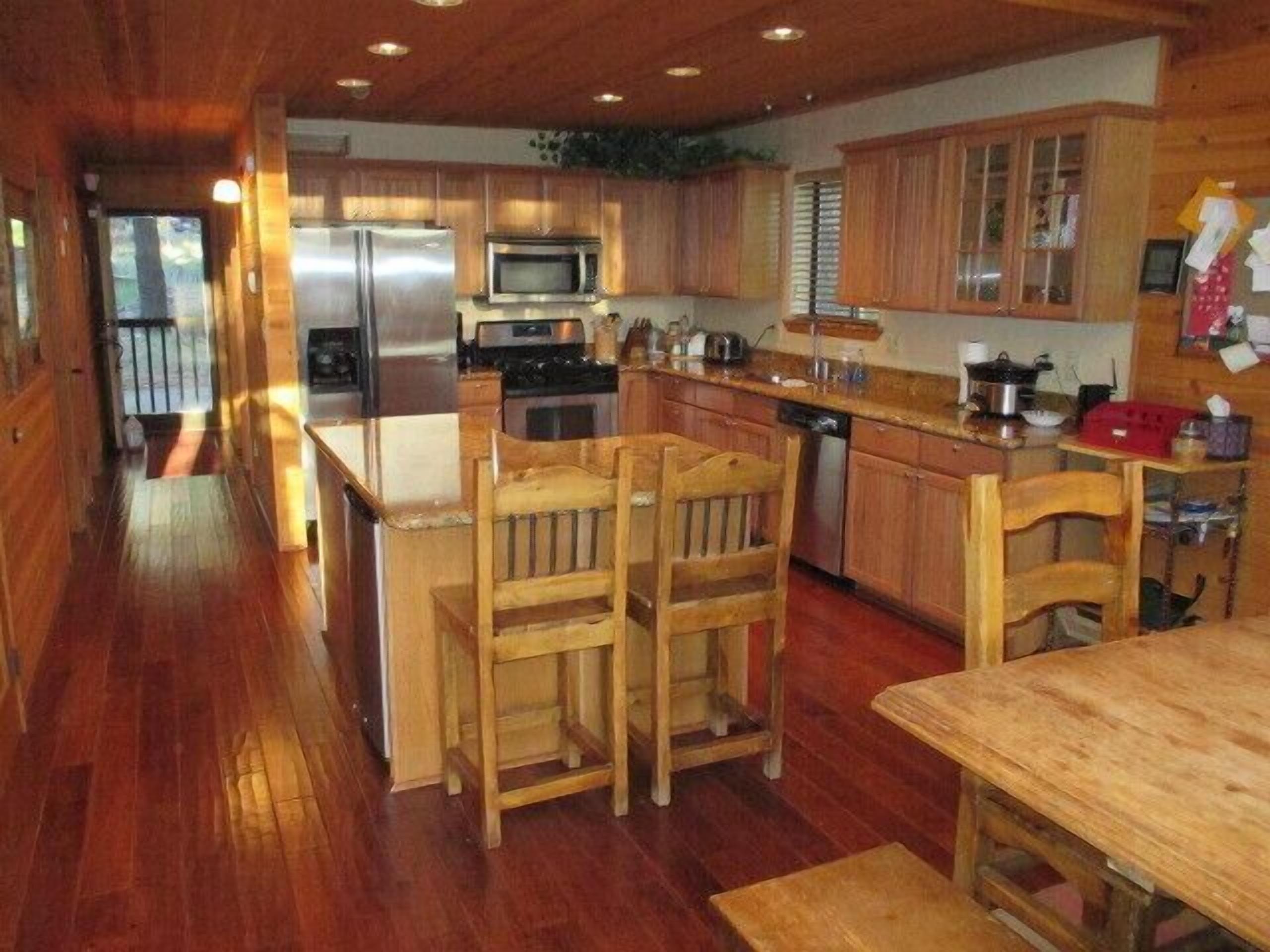 Great Reviews and all home conveniences - Fully Remodeled Cabin!