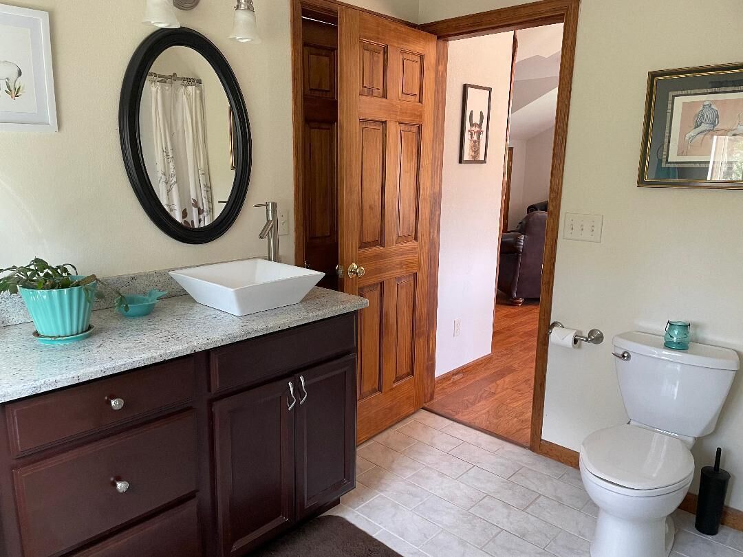 Classic Country Comfort in a Mtn Ranch Carriage House