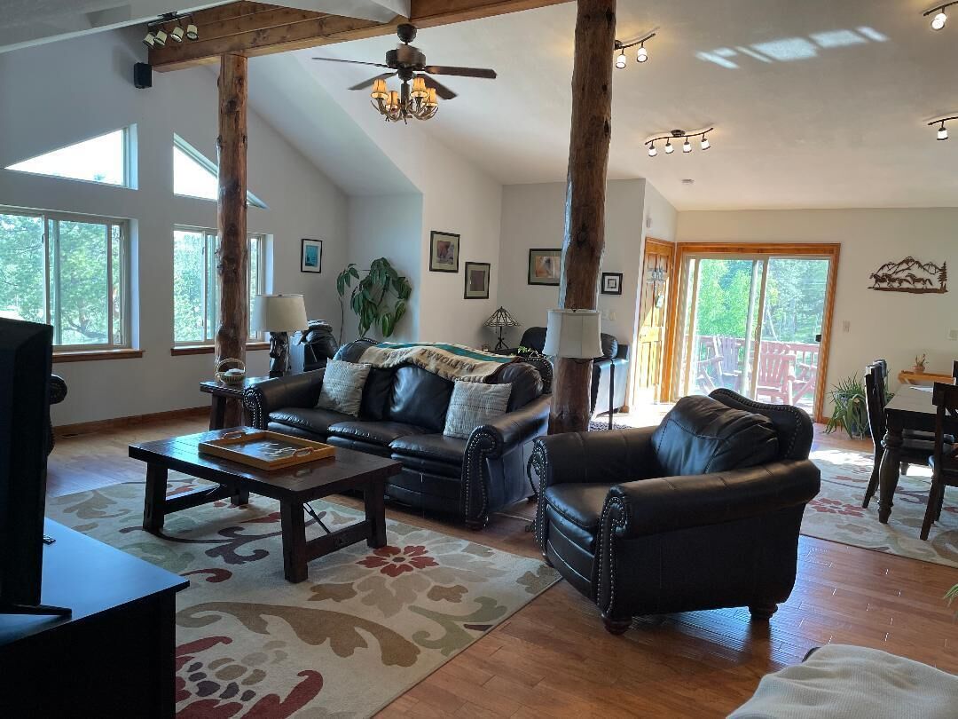 Classic Country Comfort in a Mtn Ranch Carriage House