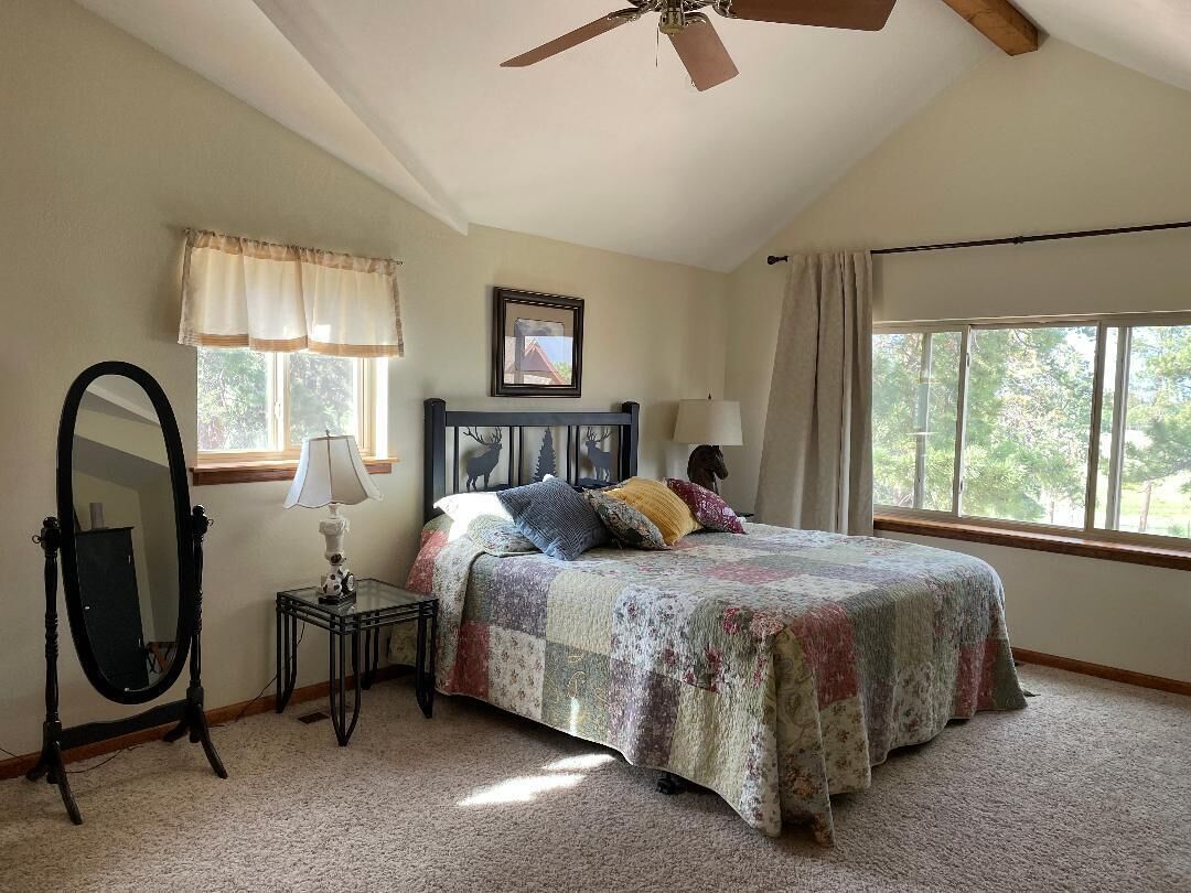 Classic Country Comfort in a Mtn Ranch Carriage House