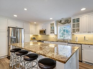 Refrigerador, microondas, horno y lavavajillas 