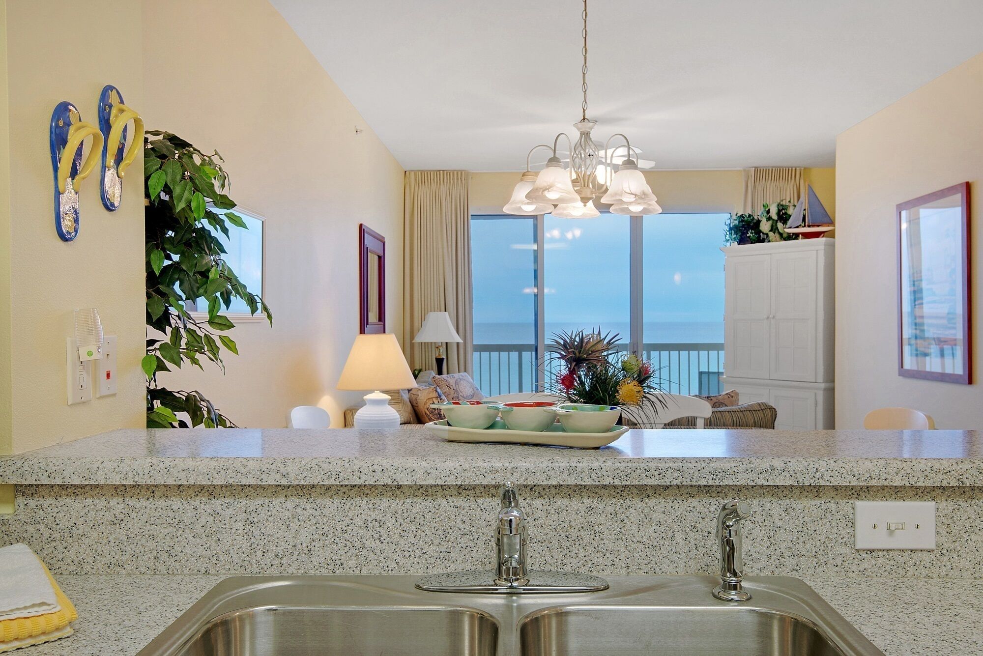 LR looking from kitchen