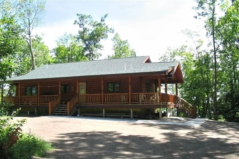 Log Home on Private Lake Walker/Leech Lake Area