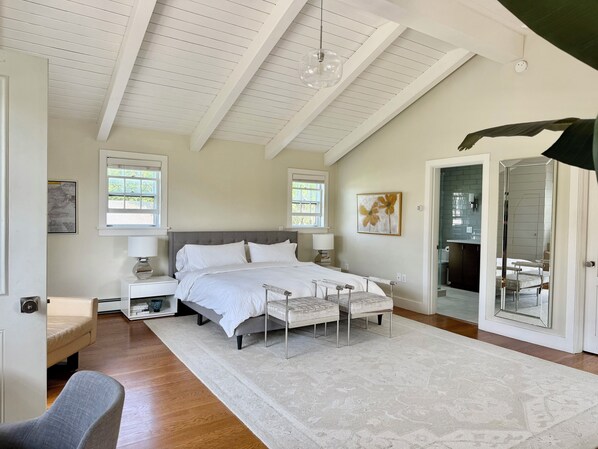 6 bedrooms, desk, iron/ironing board, free WiFi