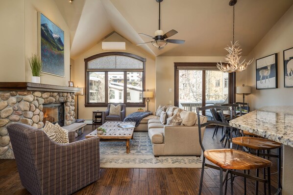 TV, fireplace, stereo