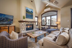 TV, fireplace, stereo