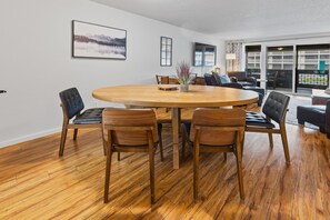 Dining - Nye Beach, Restaurants, Shop! Walk to the Beach! (Newport)