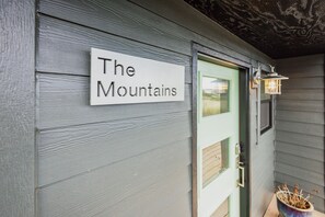 Exterior detail - Nye Beach, Restaurants, Shop! Walk to the Beach! (Newport)