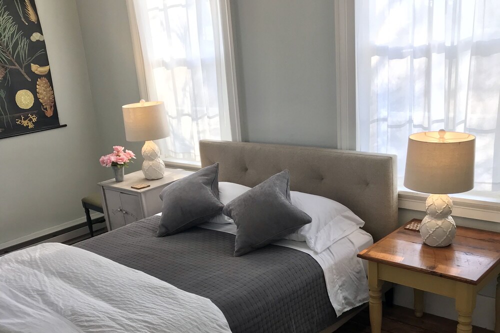 Serene Two Bedroom Suite To Rent In Historic Home