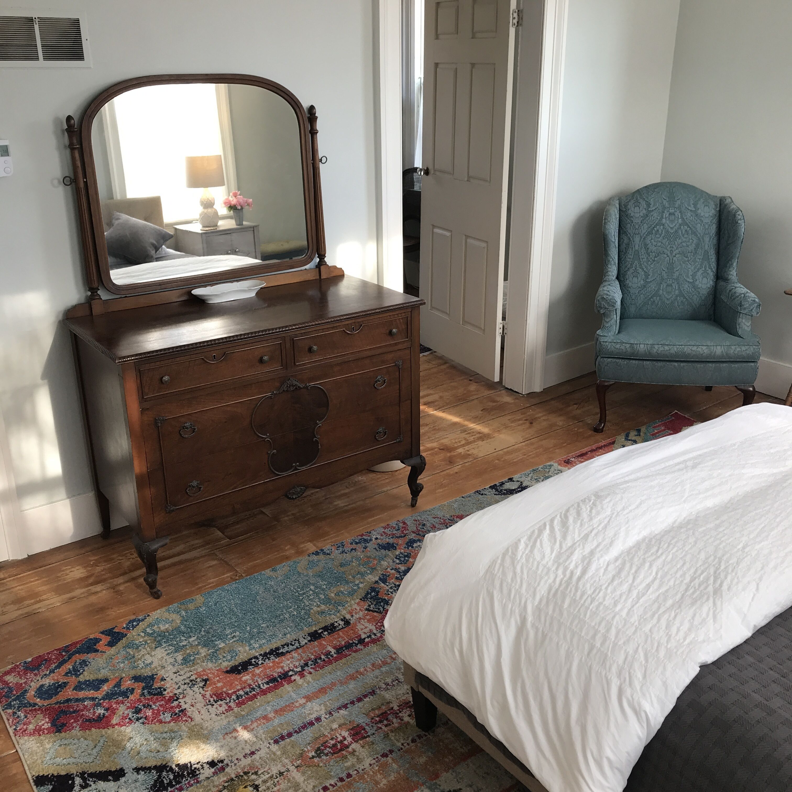 Serene Two Bedroom Suite To Rent In Historic Home