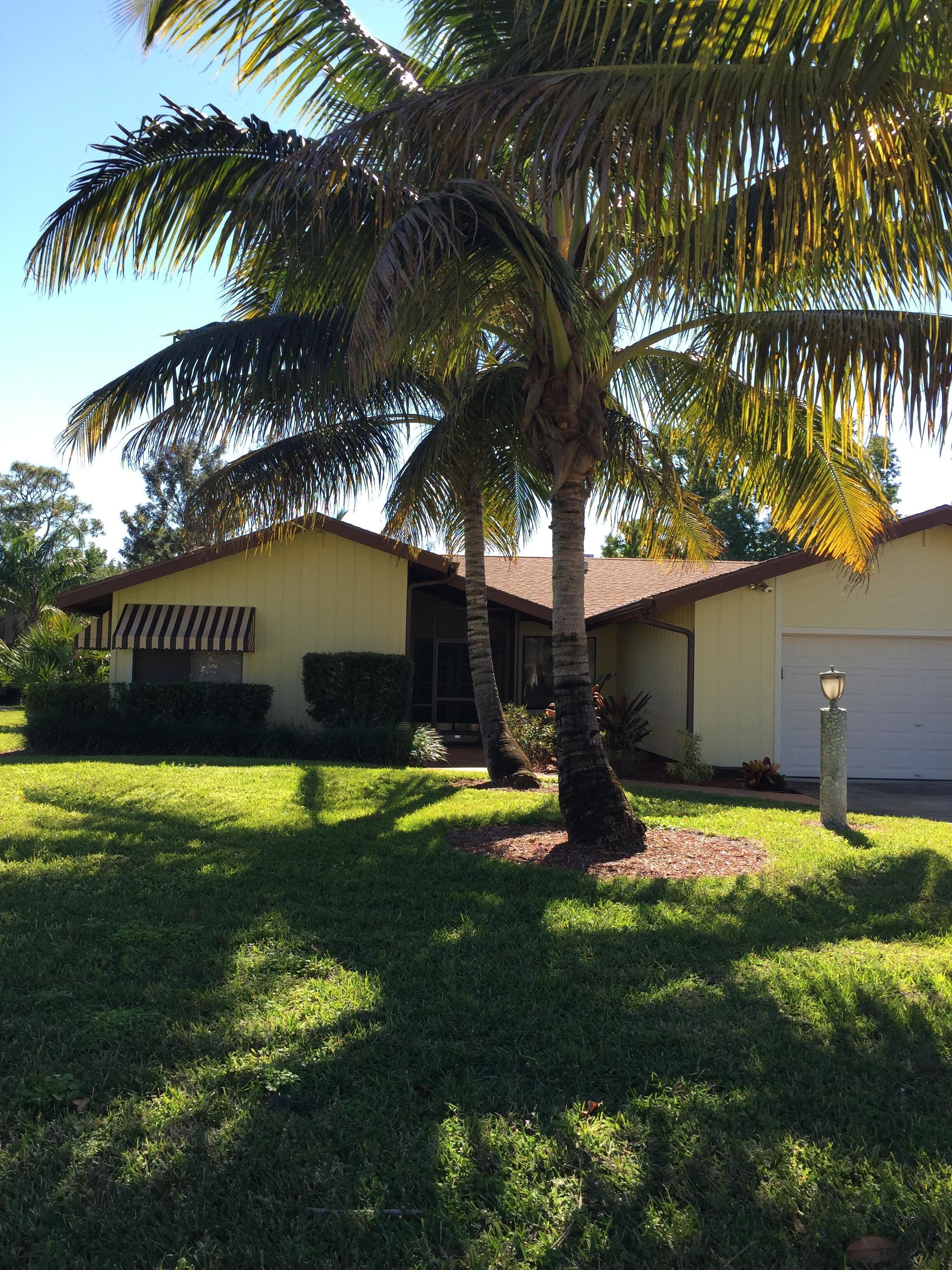 Jensen Beach lovely manicured Private Pool Home 