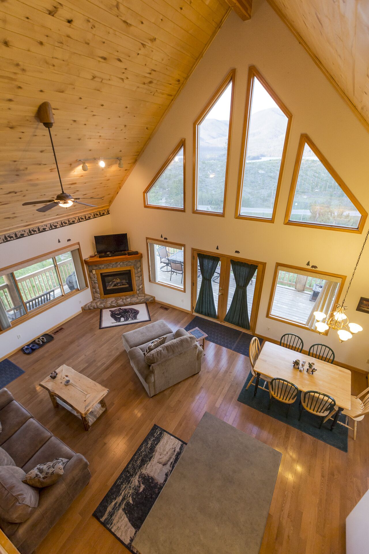 Dog Friendly  with Lake and Mountain Views!