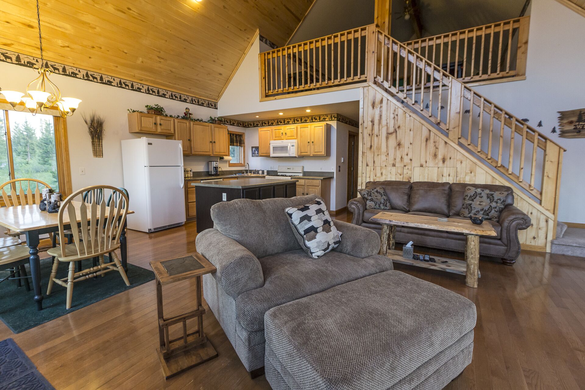 Dog Friendly  with Lake and Mountain Views!