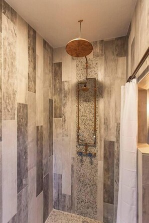 Shower, hair dryer - Dock Holiday at Fox Pass Cabins (Hot Springs)