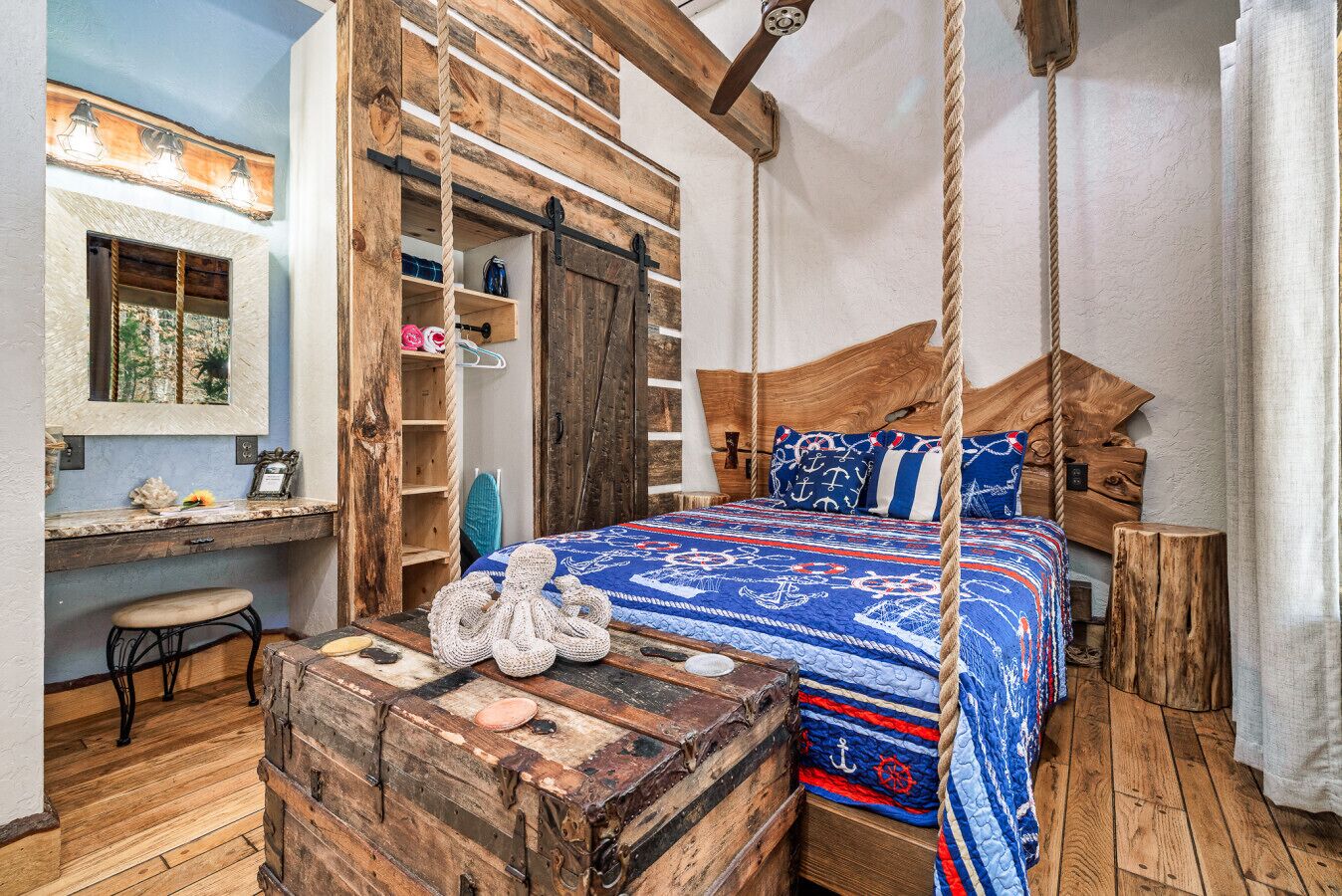 办公桌、熨斗/熨衣板、免费 WiFi、床单