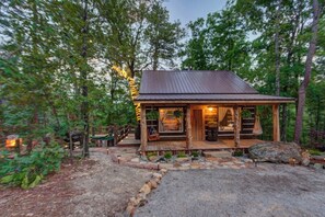 Exterior - Dock Holiday at Fox Pass Cabins (Hot Springs)