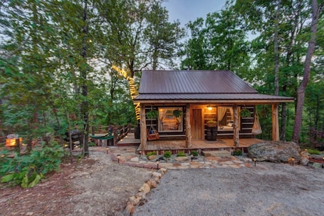 Exterior. Dock Holiday at Fox Pass Cabins