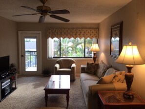 Télévision, lecteur de DVD, chaîne hi-fi