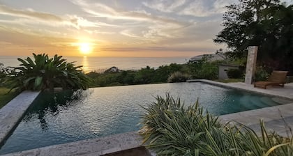 Ocean View Villa with 6 bedrooms, Infinity Pool, WiFi 100mb, AC