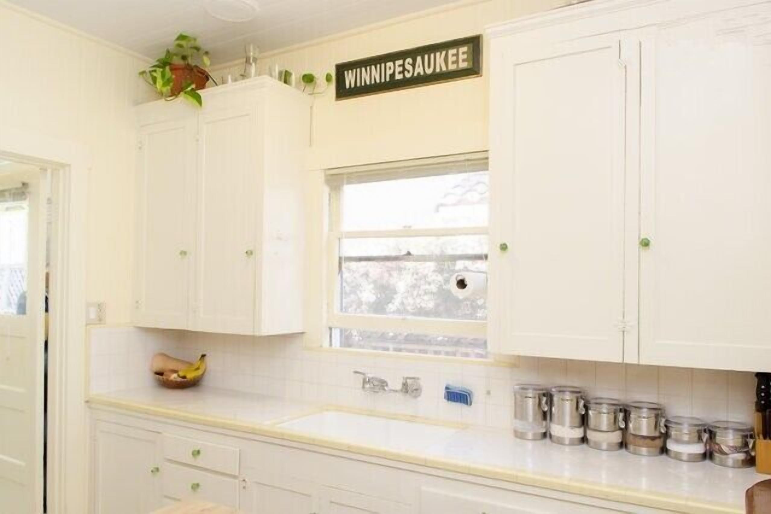 Downtown Private Home With Backyard