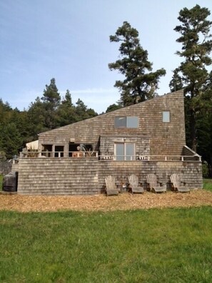 Exterior - Come take in the ocean, gaze at the starry skies, commune with nature. (The Sea Ranch)