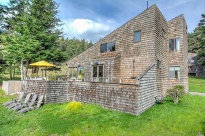 Exterior - Come take in the ocean, gaze at the starry skies, commune with nature. (The Sea Ranch)
