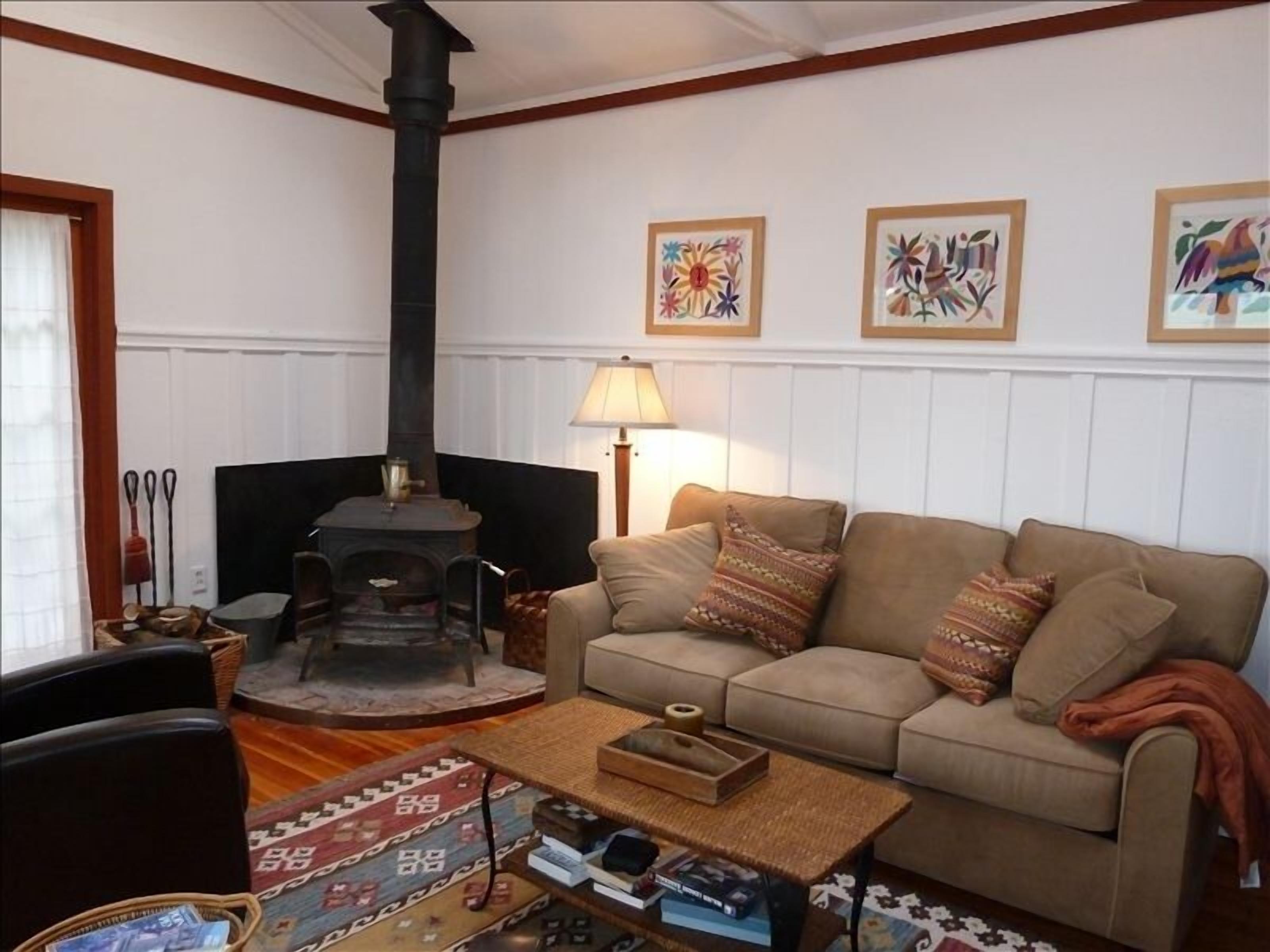 Charming Point Reyes Cottage with Decks and Lovely Garden