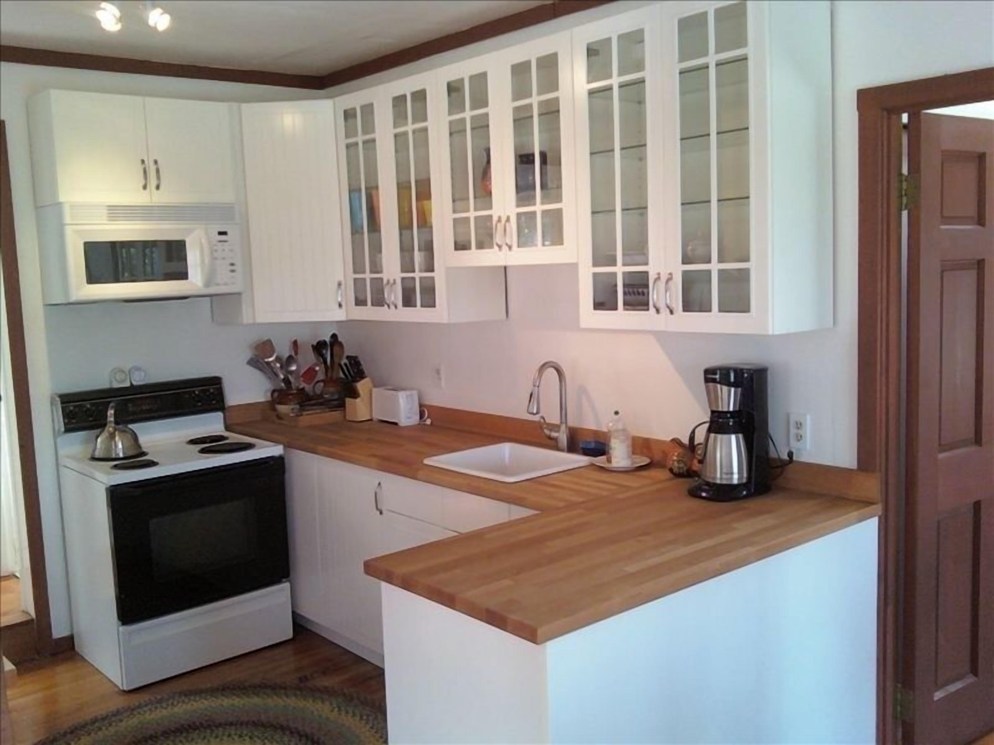 Charming Point Reyes Cottage with Decks and Lovely Garden