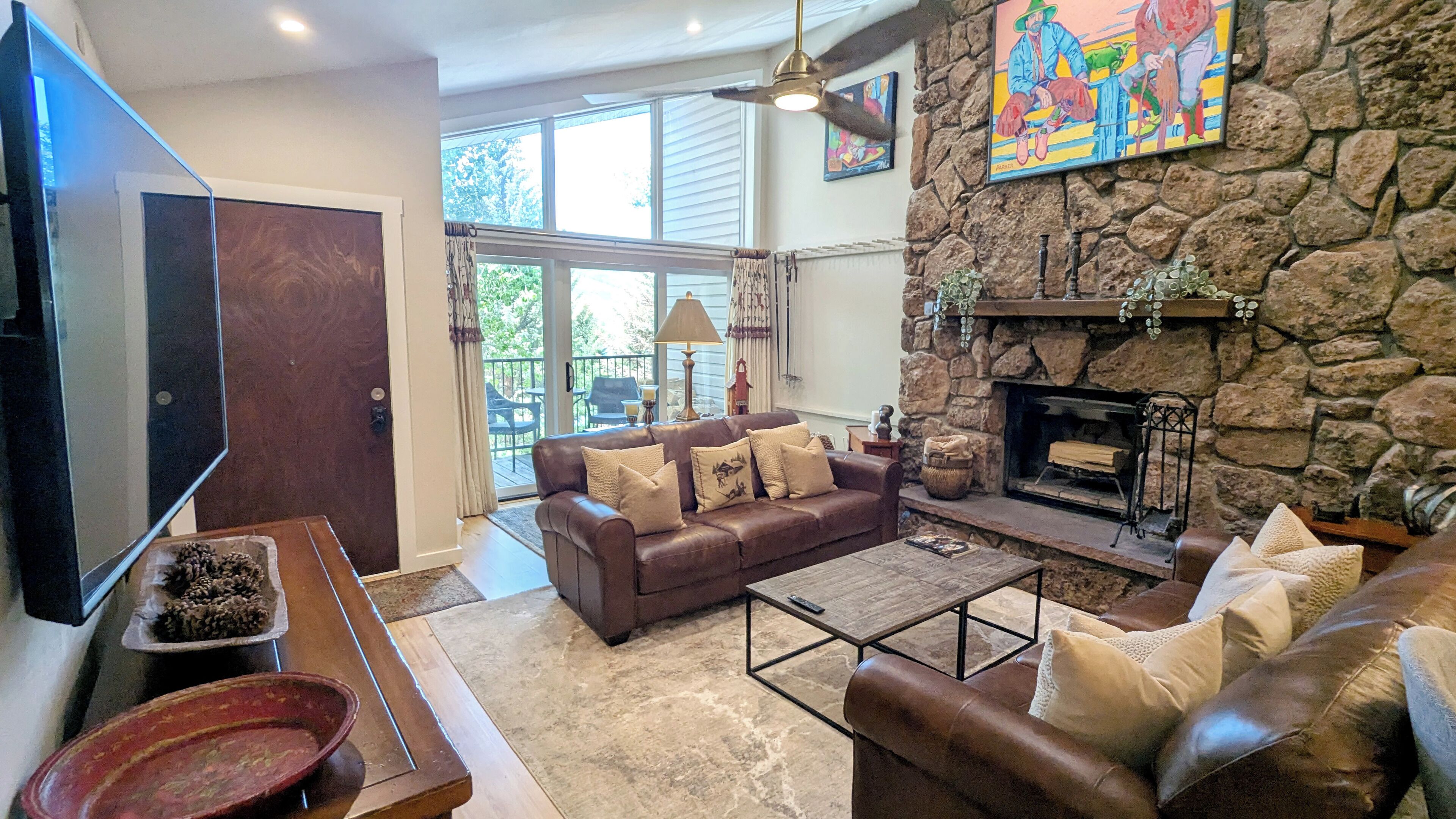 Smart TV, fireplace, DVD player