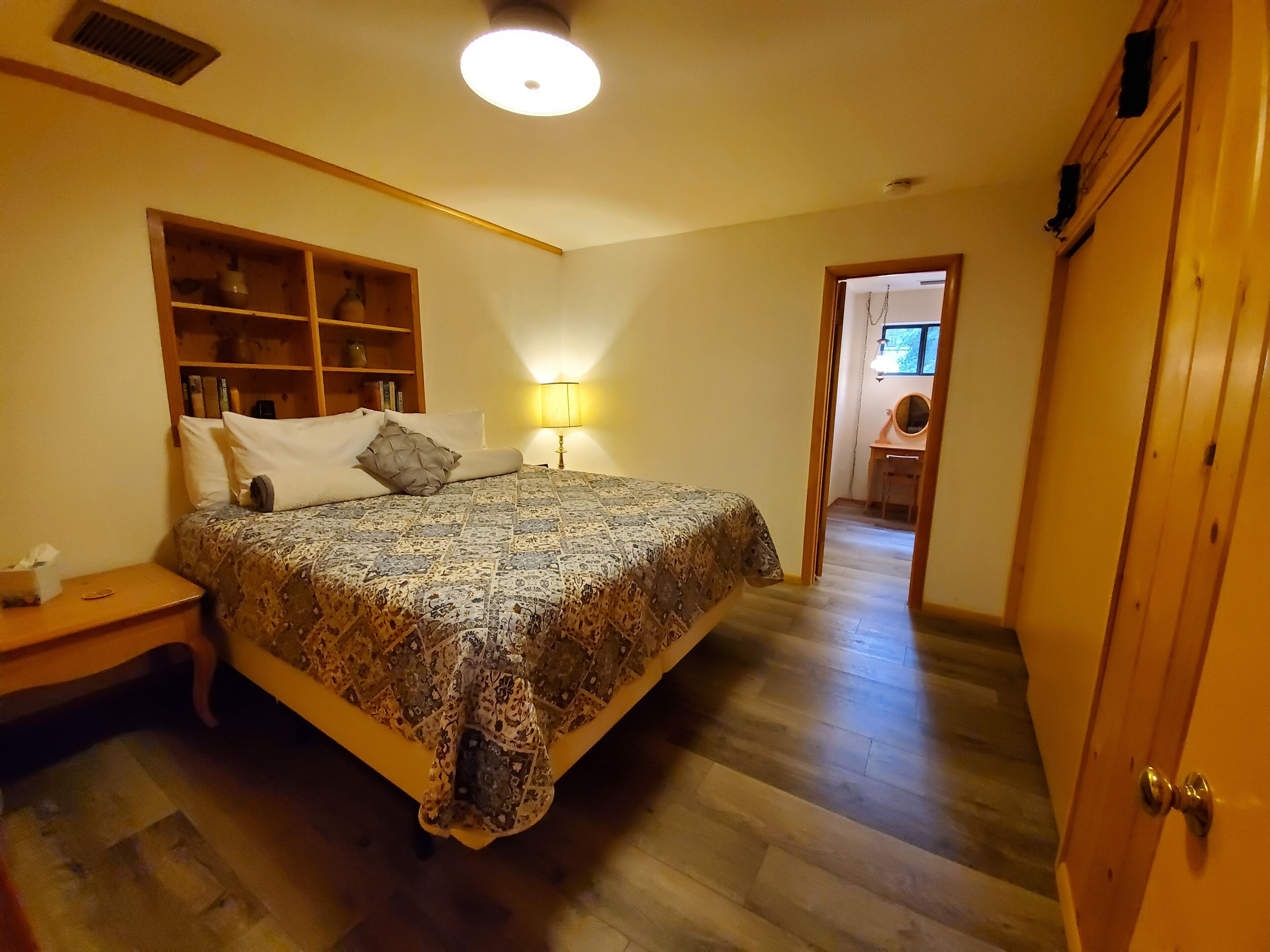 A Charming Gem in the Big Woods!