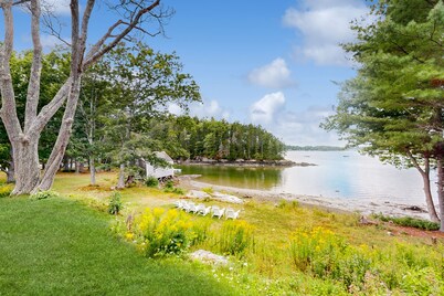 Historic riverfront home with boathouse & private dock - dogs OK