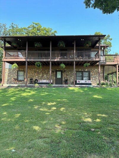 VT Football VT and Radford Graduation Rental - Peaceful and private setting