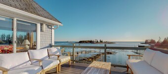 Fantastisk hytte ved havet m / privat dekk og havutsikt!