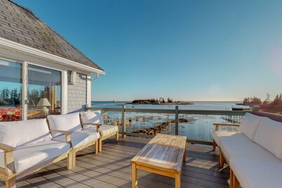 Stunning oceanfront cottage w/ private deck and Atlantic views