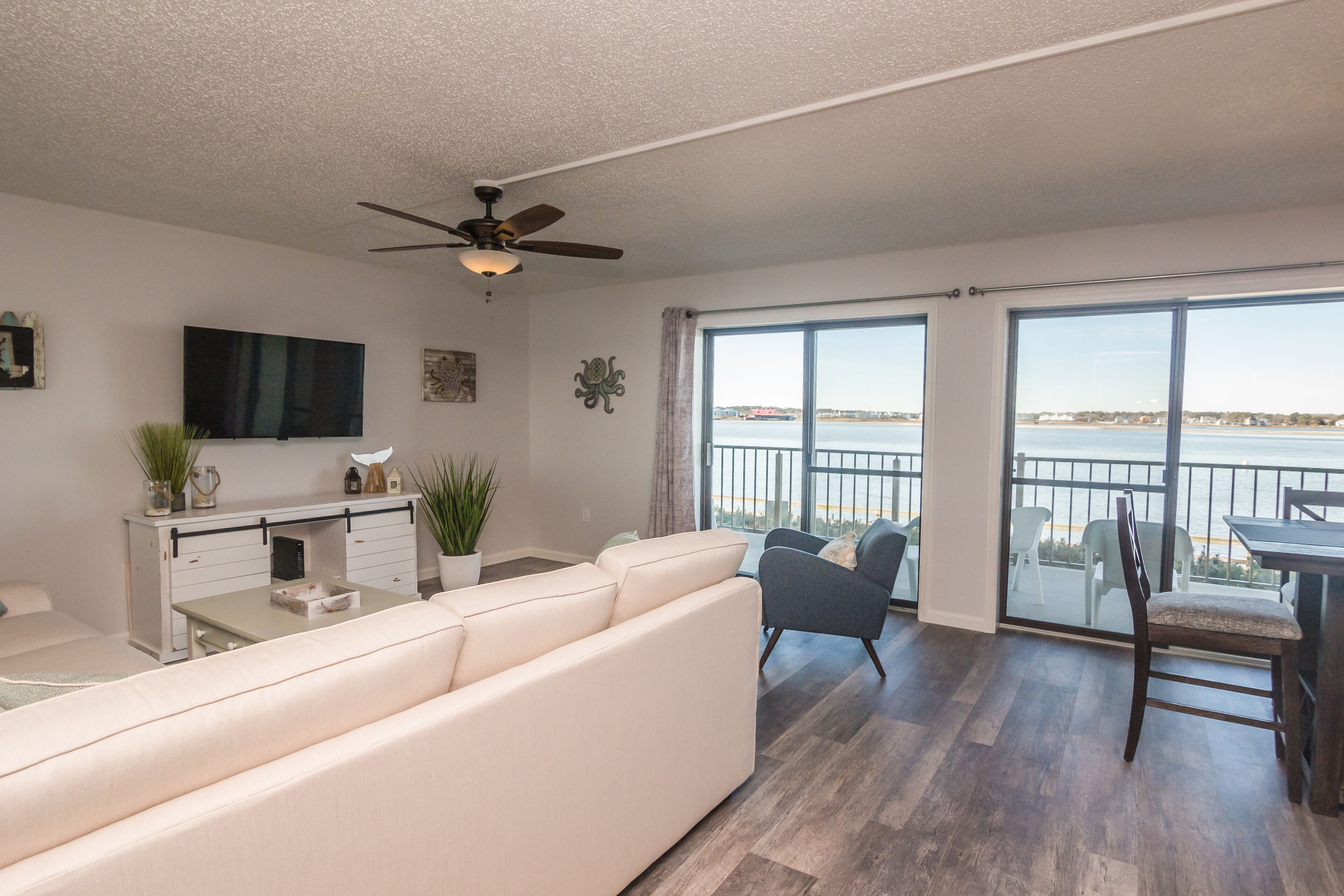 Updated w/ Open Bay Views, Bayfront pool & 3 blocks to beach/boardwalk