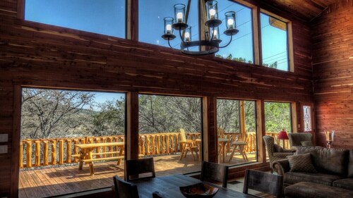 Two Story Luxury Lodge A Great Family Getaway