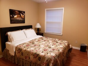 4 bedrooms, iron/ironing board, free WiFi - Cozy and Spacious Lexington stay (Lexington)