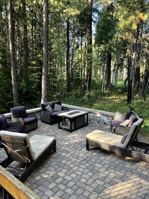 Terrace/patio - PREMIER Golf Course 175+5 STARS - GREAT LOCATION, Aspen Grove Views off Deck, (Sisters)